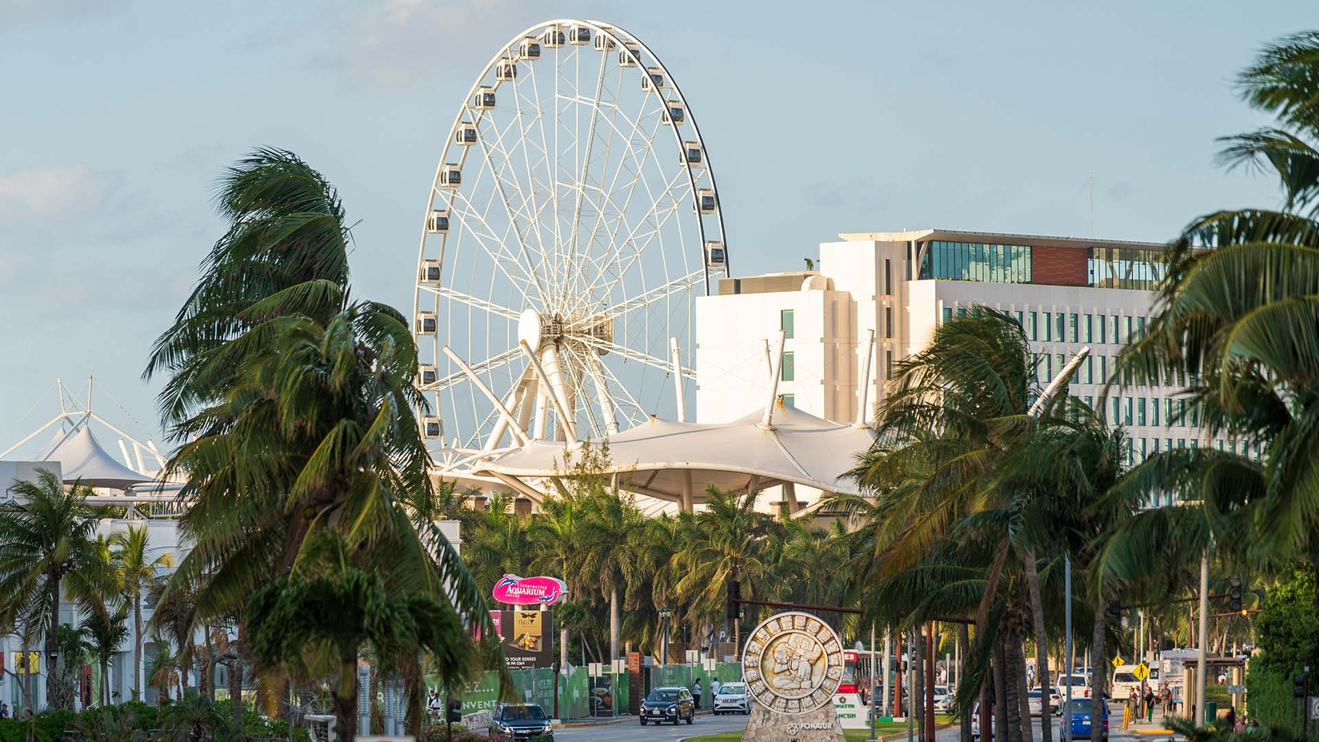 vista della ruota panoramica di Cancun, Messico