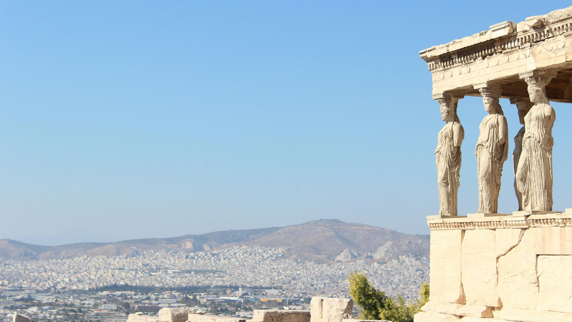 Cariatidi di Eretteo nell'acropoli di Atene in Grecia