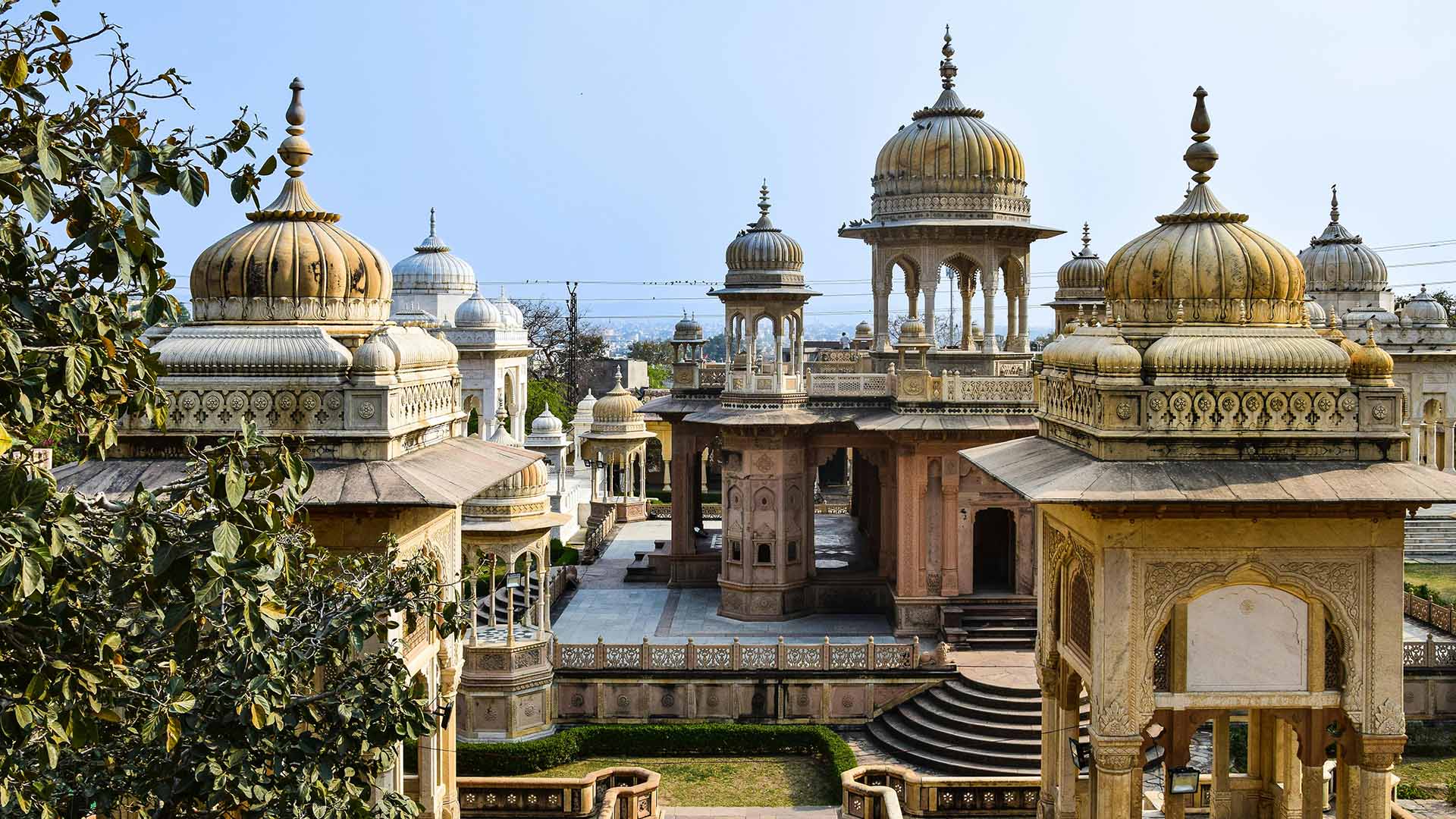 vista del Palazzo Gaitor Ki Chhatriyan a Jaipur in India