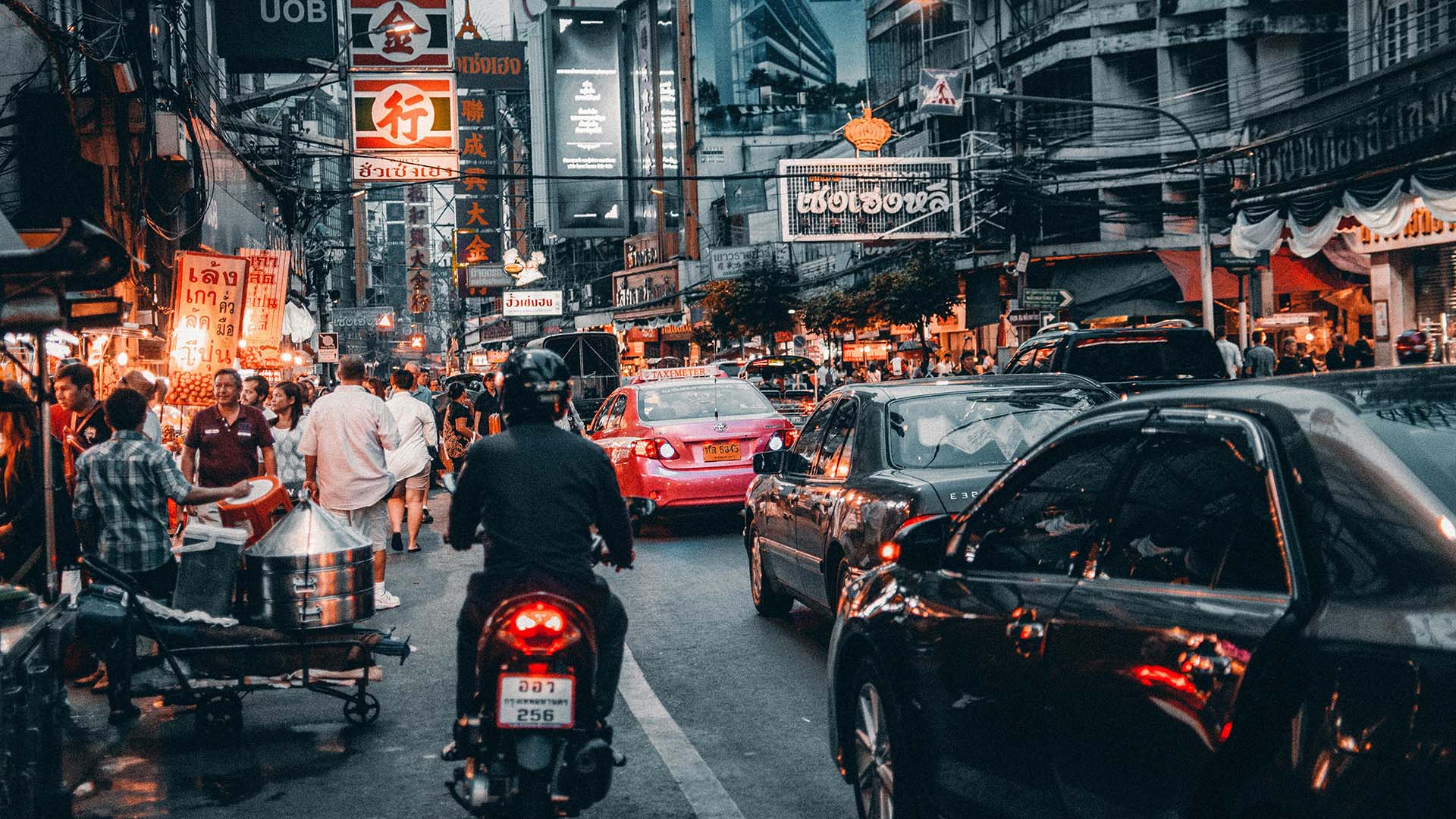 strade trafficate a Bangkok in Thailandia