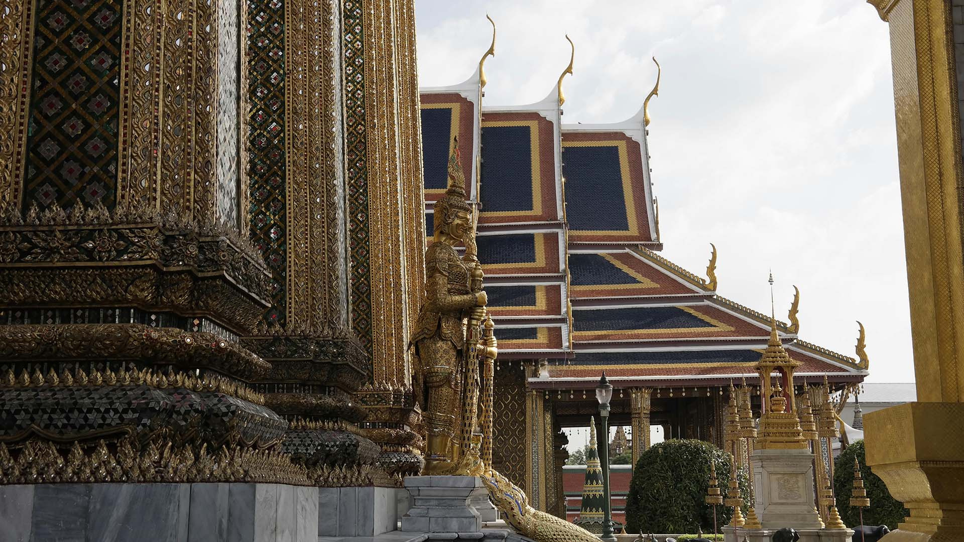 close-up del Tempio del Buddha di Smeraldo nel Palazzo Reale di Bangkok in Thailandia