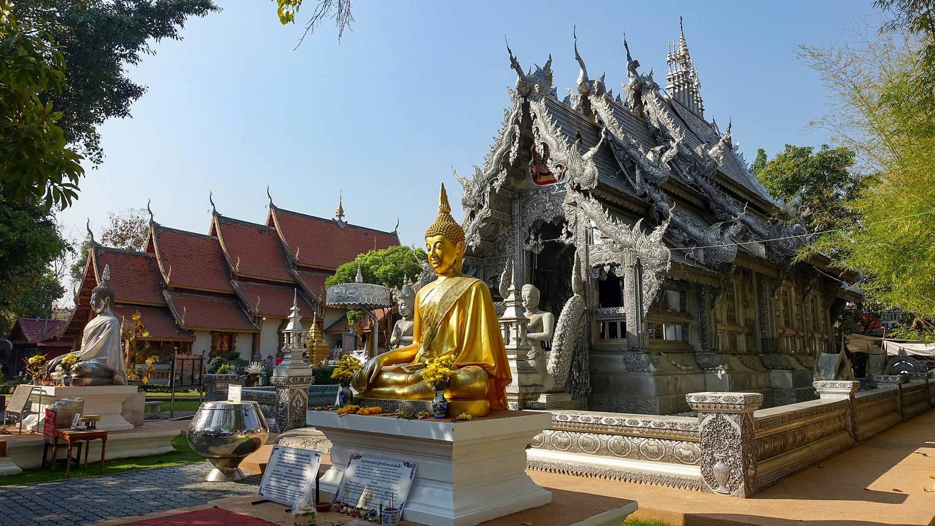 Wat Sri Suphan conosciuto come tempio d'argento a Chiang Mai in Thailandia