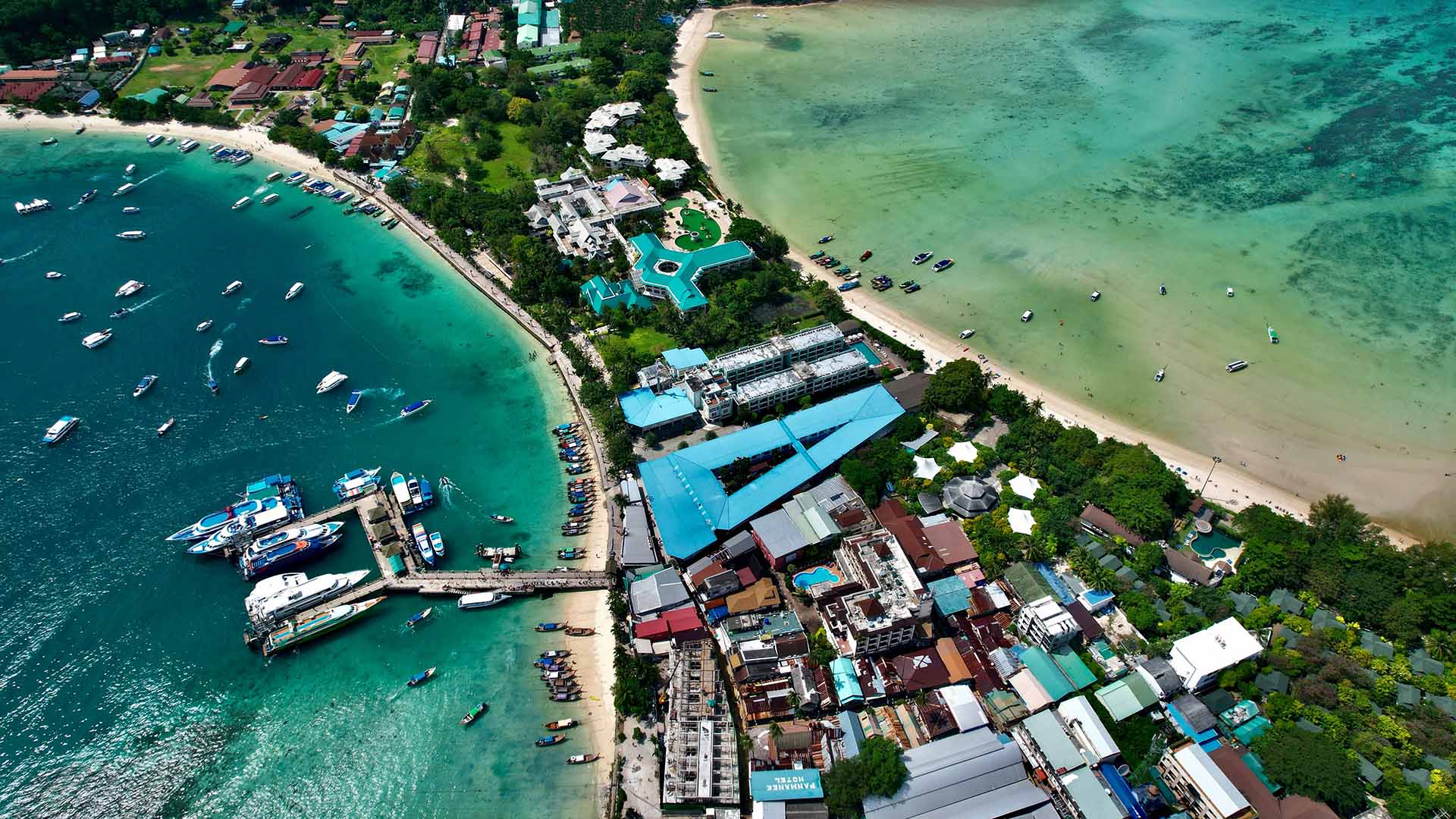 vista dall'altro di Ton Sai Beach in Thailandia