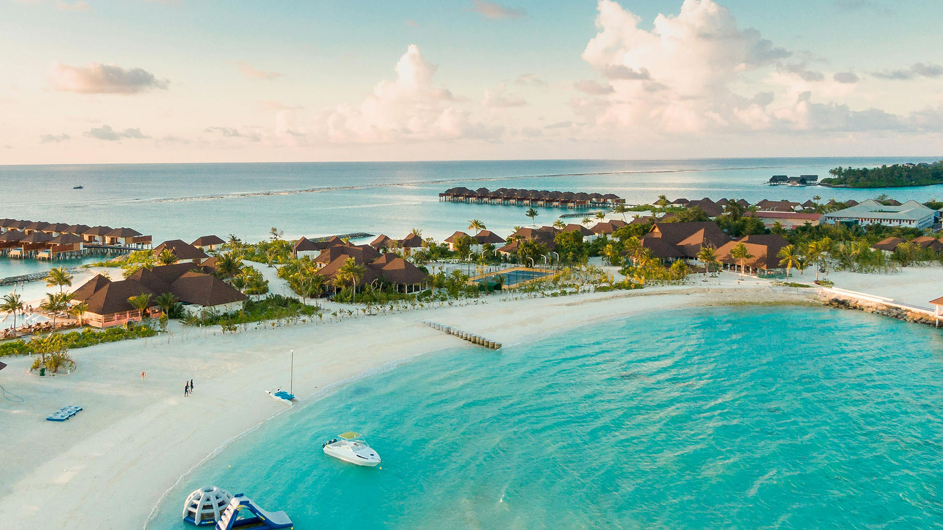 vista aerea di un resort alle Maldive