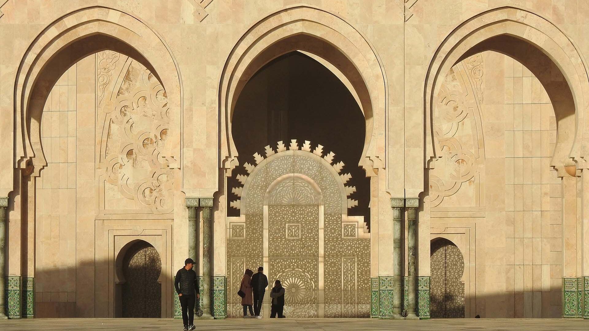 vista frontale della Moschea di Hassan II a Casablanca in Marocco