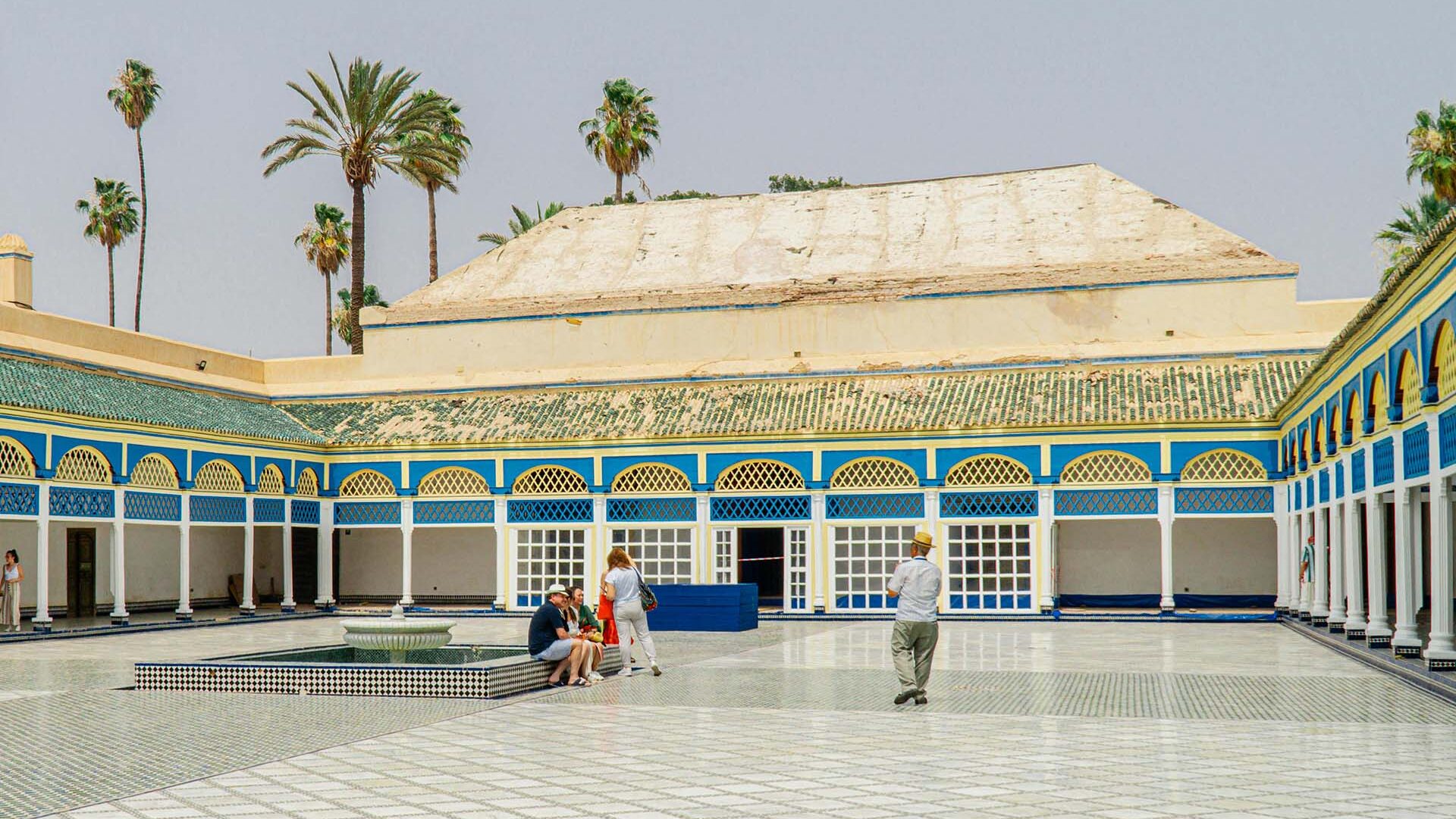 vista del cortile interno di Palazzo El Bahia a Marrakech in Marocco