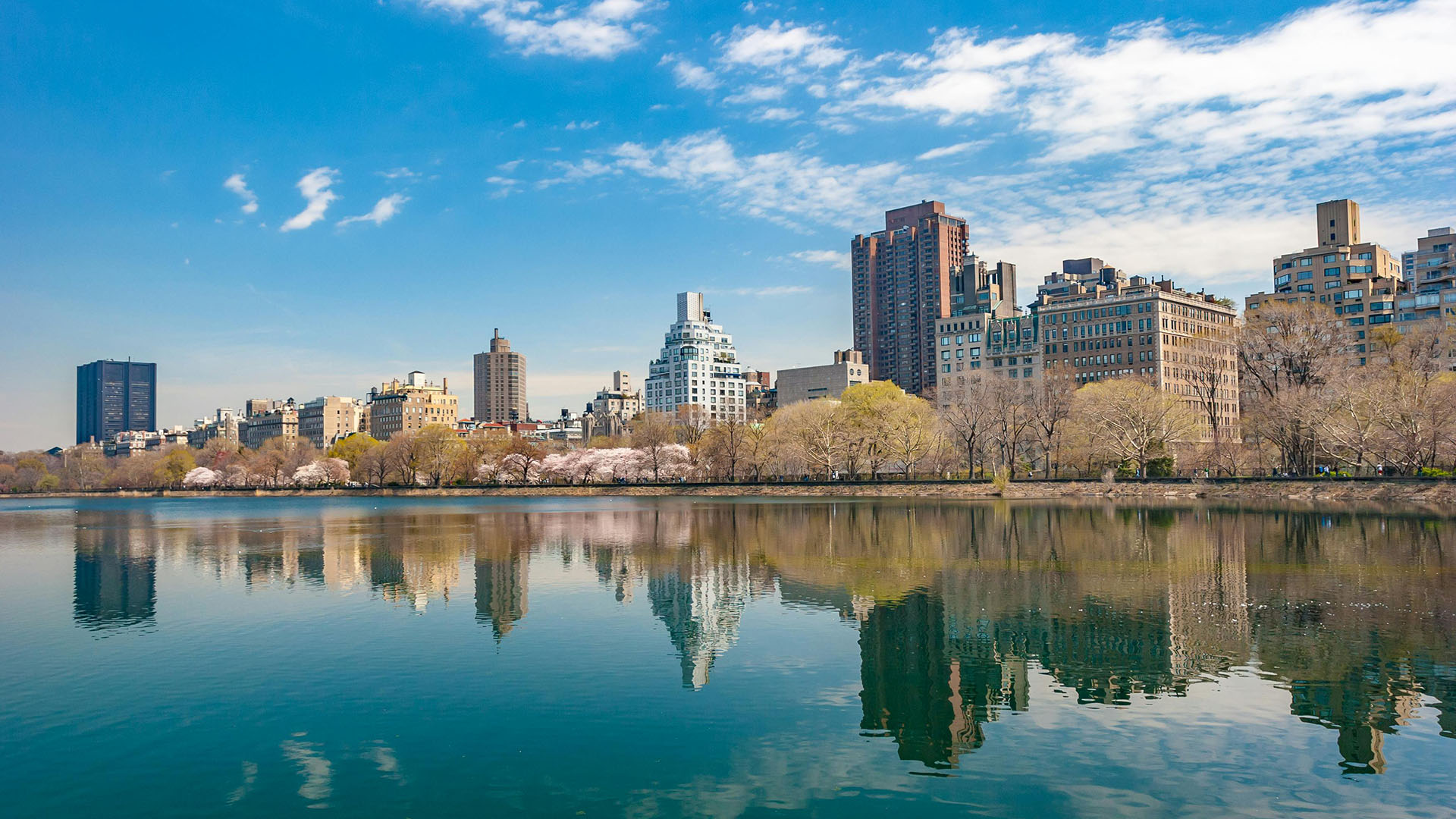 skyline di New York dalle acque di Central Park