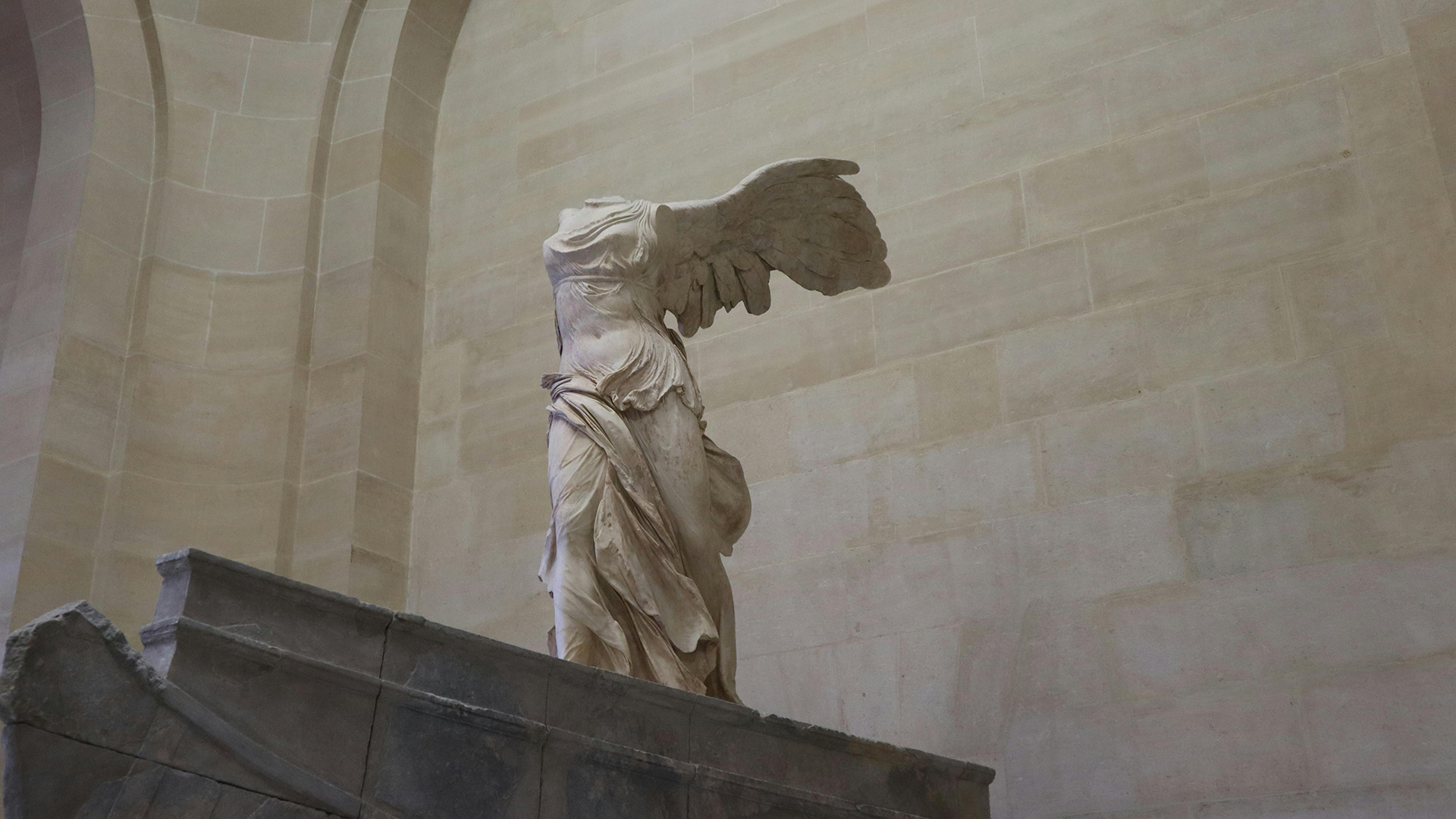 Nike di Samotracia al Louvre di Parigi, Francia