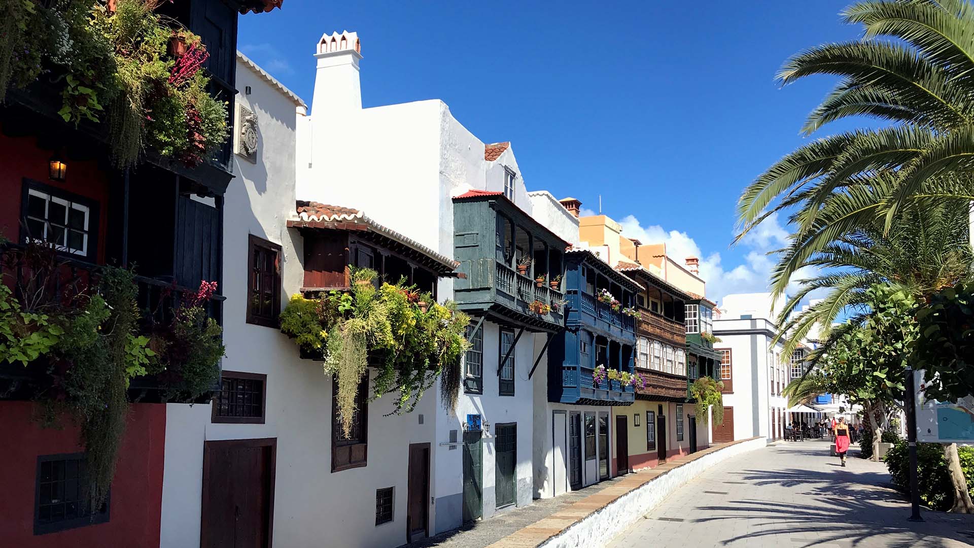 Case tradizionali con balconi in legno a Santa Cruz de la Palma, isole Canarie, Spagna