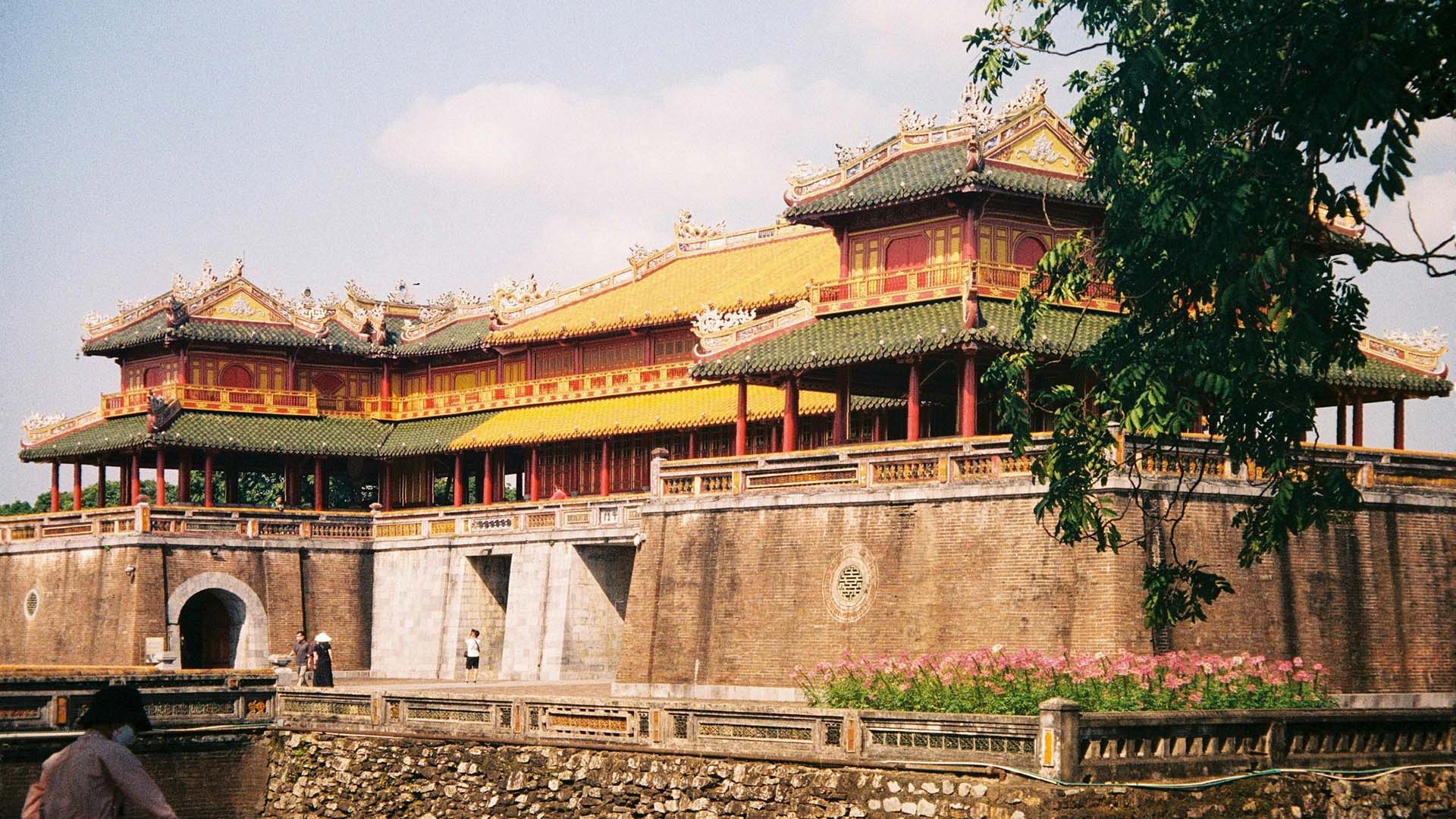 Meridian Gate nella città imperiale di Huế in Vietnam