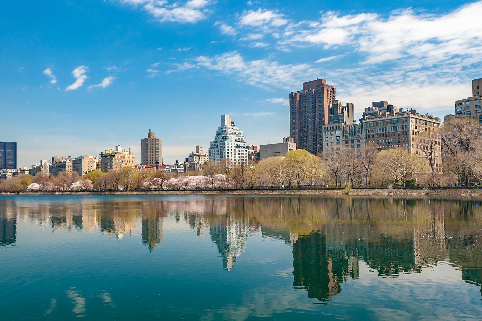 skyline di New York dalle acque di Central Park