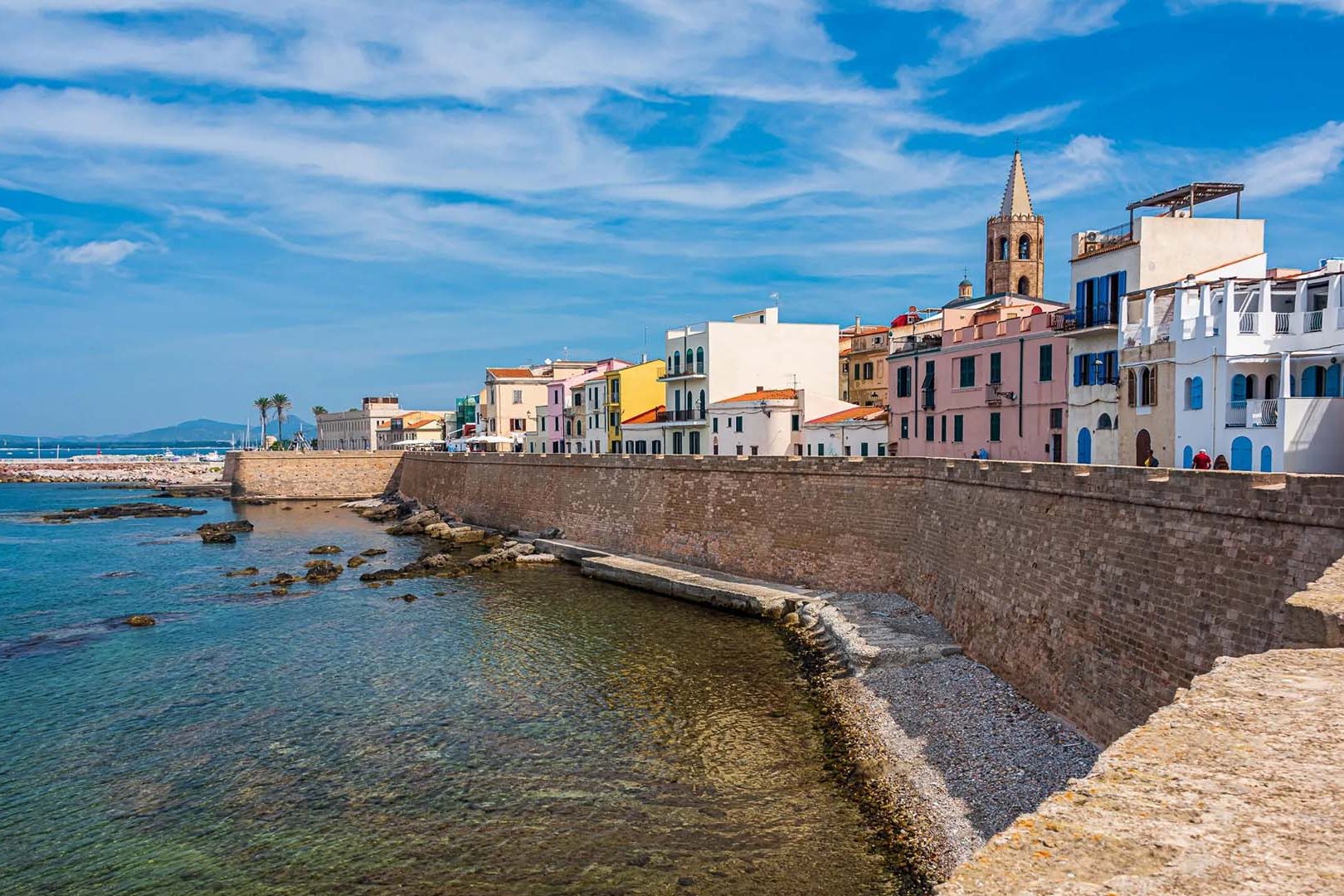 vista del lungomare della città di Alghero, Sardegna